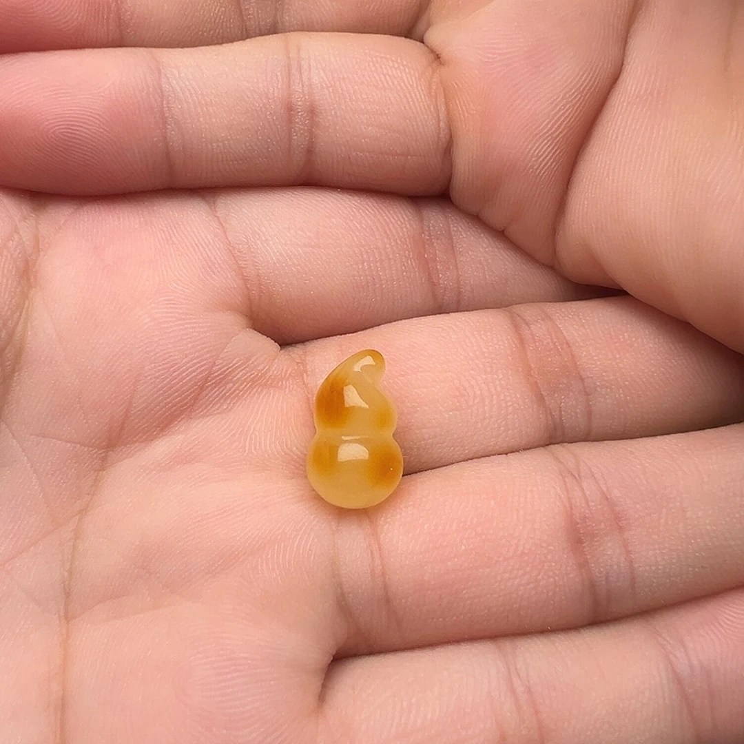 王***娘蜜蜡未镶嵌颈饰葫芦提溜吊坠（打孔不退换）