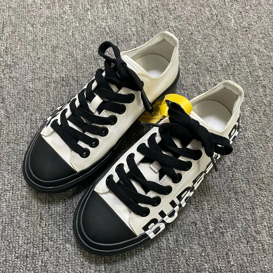 95新 BURBERRY/博柏利 平底系带低帮板鞋 35码/11204