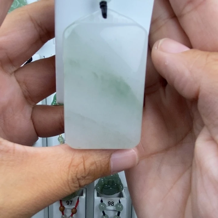 金***山颈饰未镶嵌石英质玉