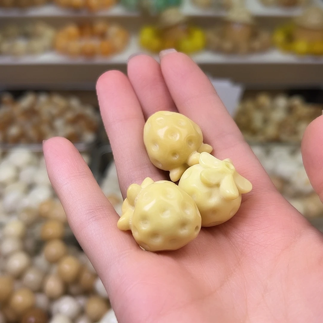浮***萍菩提根/象牙果手串黄草莓3颗