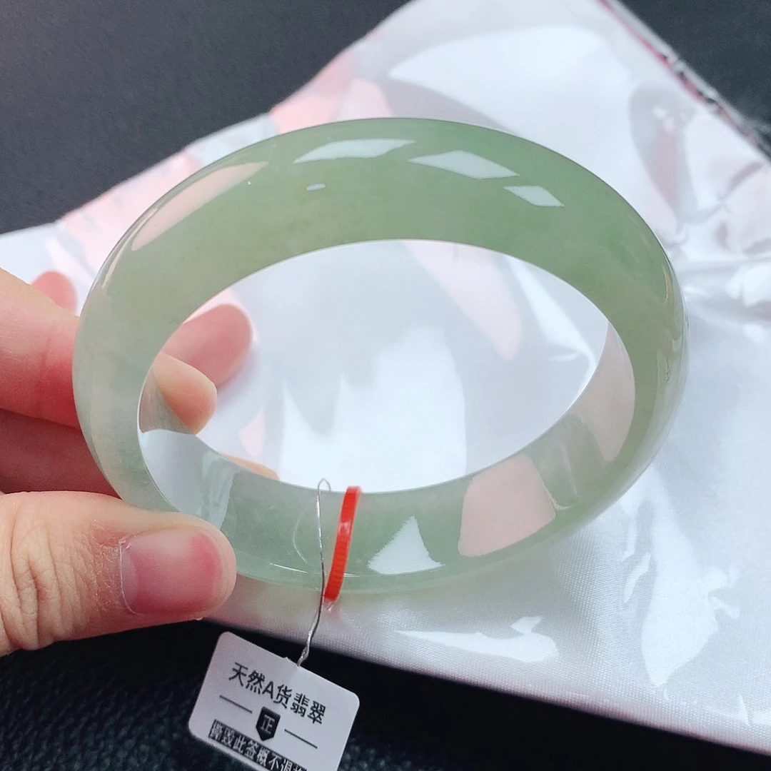 翡翠手镯未镶嵌58轮胎