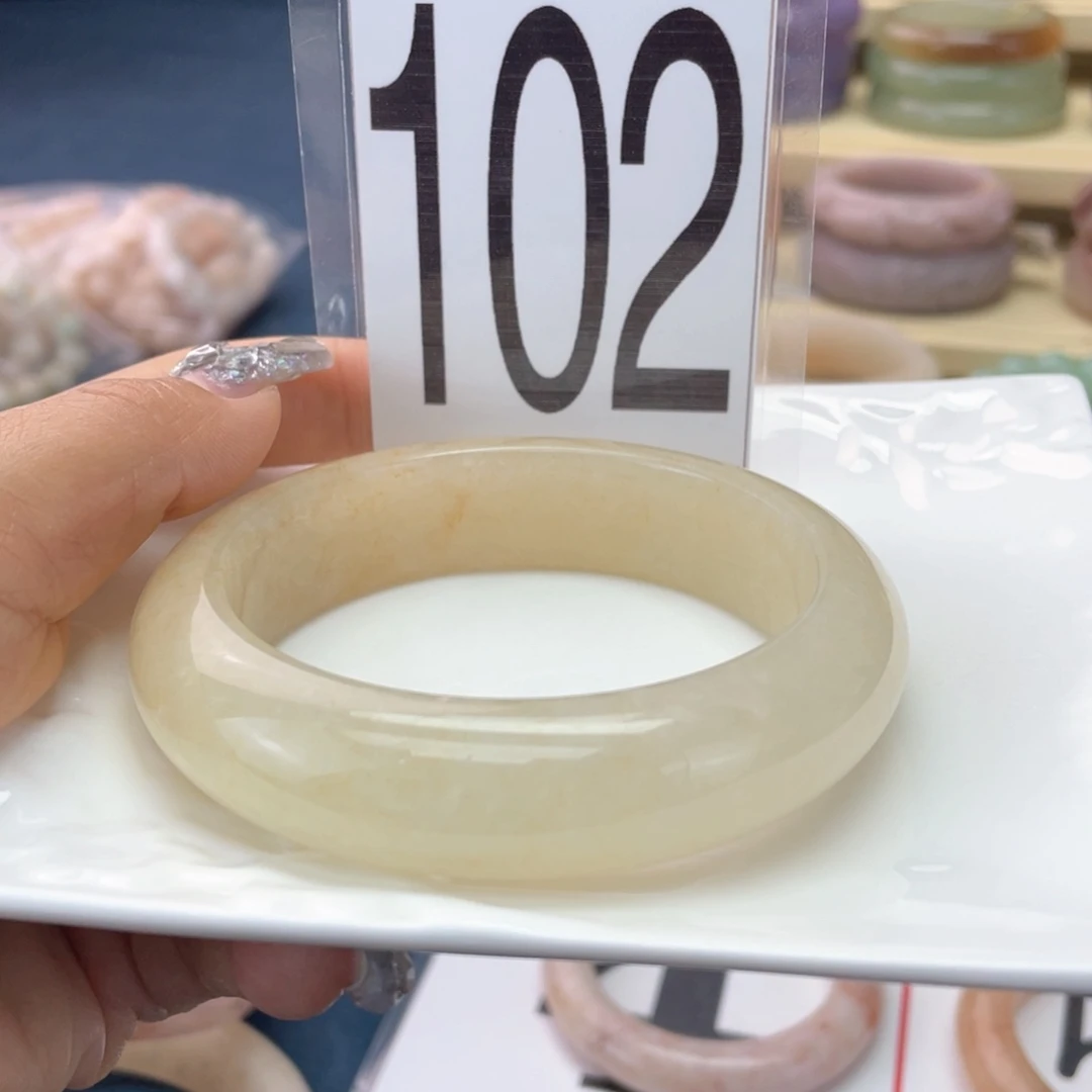 石英质玉未镶嵌手镯62圈