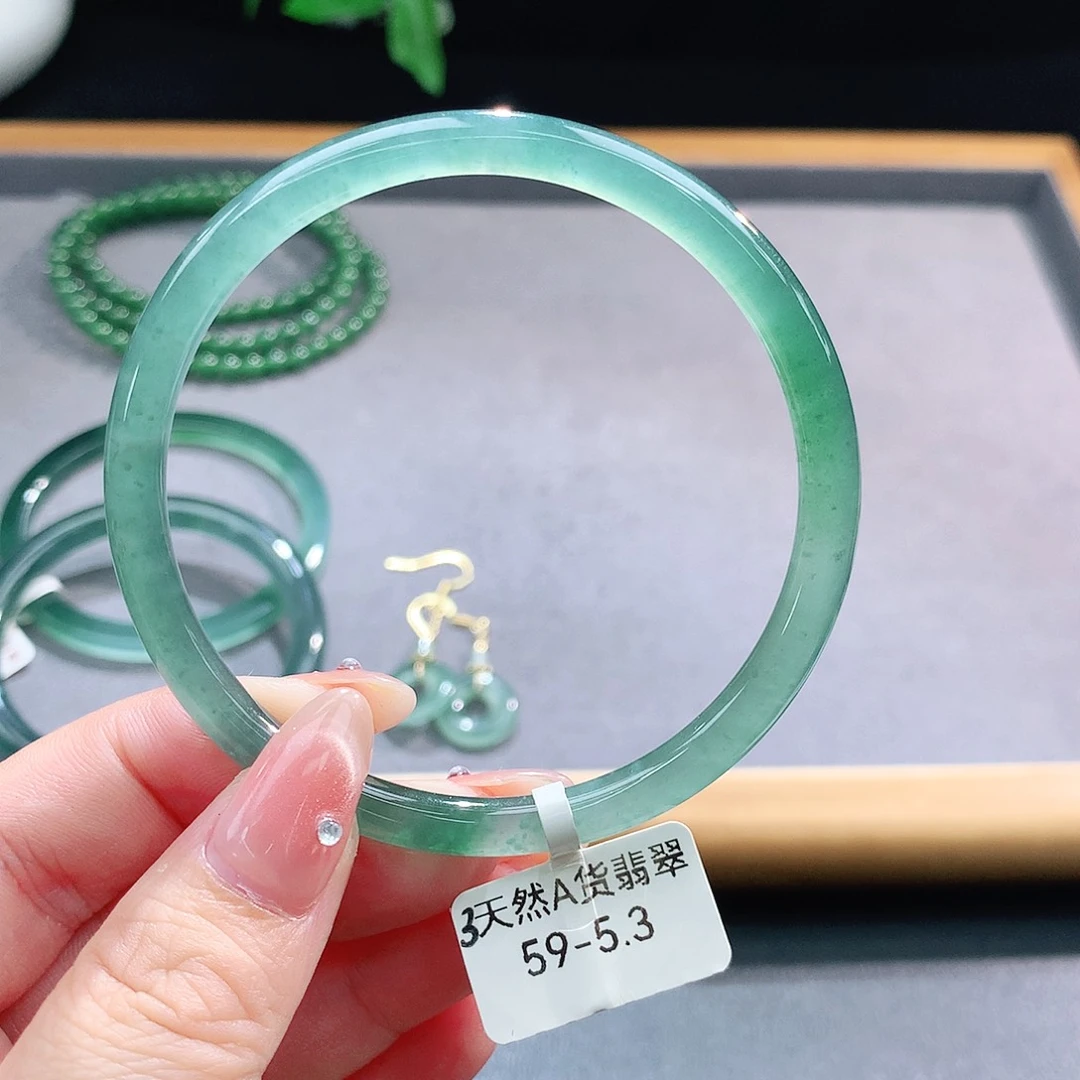 未镶嵌手镯（圆镯）翡翠