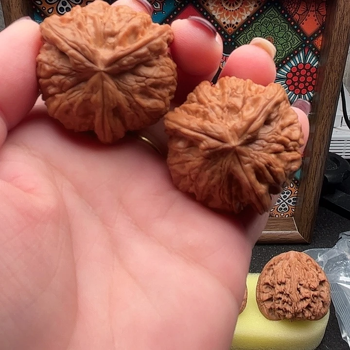 文玩核桃吊坠三棱38