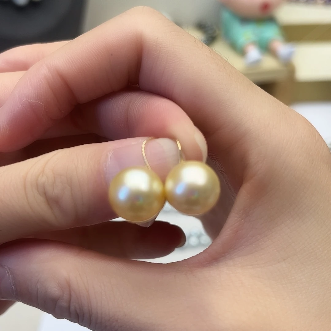 18K金镶嵌海水珍珠耳饰