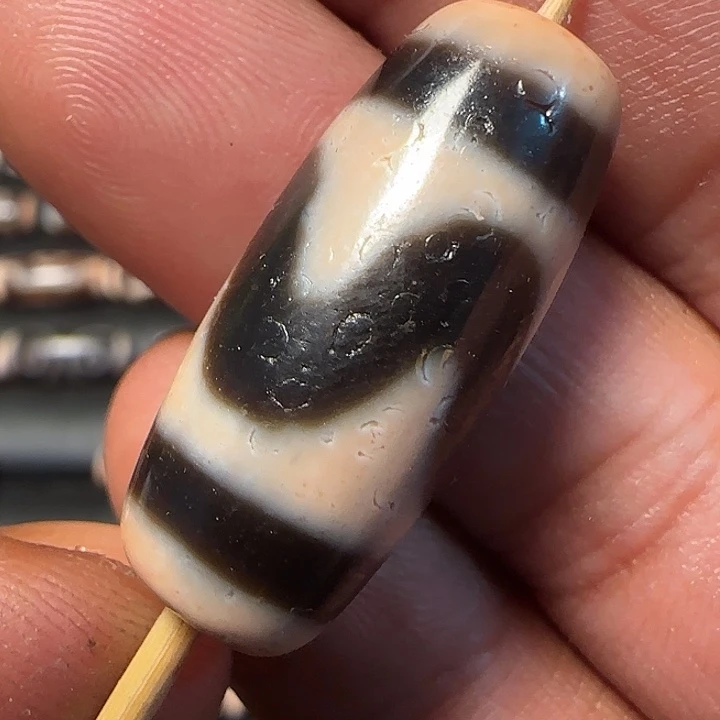 玛瑙/玉髓合金颈饰虎牙天珠