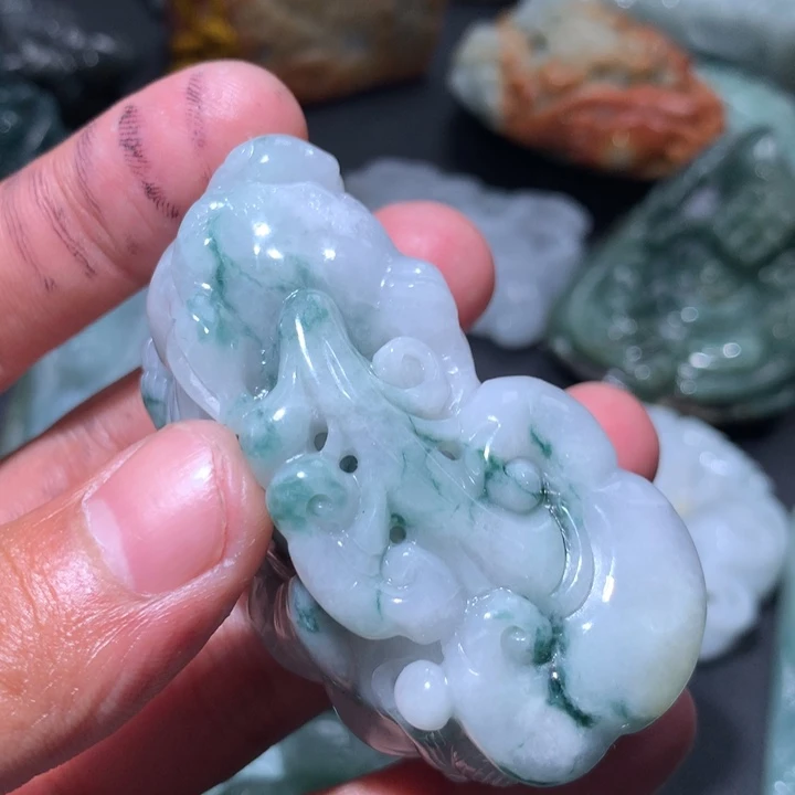 又***彩翡翠未镶嵌颈饰保真天然a货翡翠