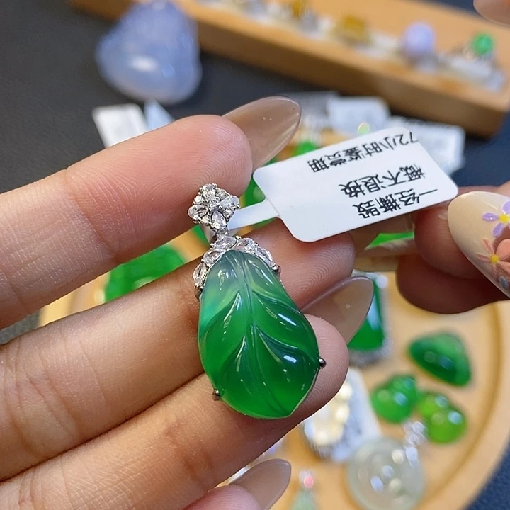 玛瑙/玉髓银S925镶嵌颈饰叶子万能扣