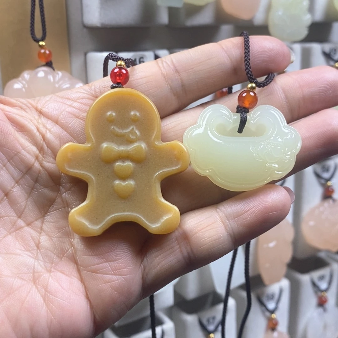 颈饰未镶嵌石英质玉（金丝玉）離*