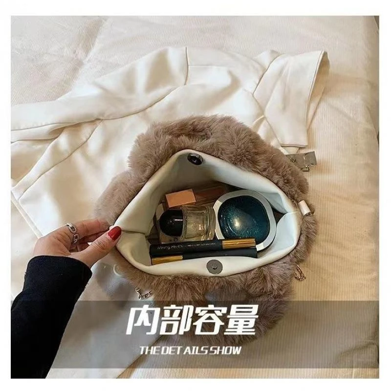 毛绒大眼小狗手提包包女2024秋冬新可爱搞怪小众单肩斜挎毛毛包包
