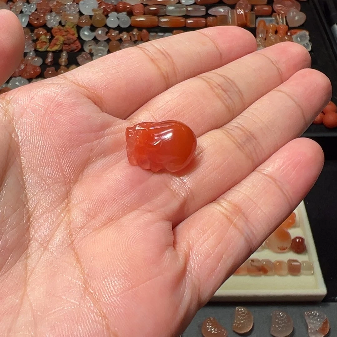 南红玛瑙冰飘未镶嵌貔貅1