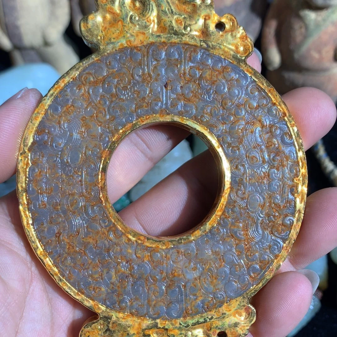 透闪石质玉未镶嵌颈饰