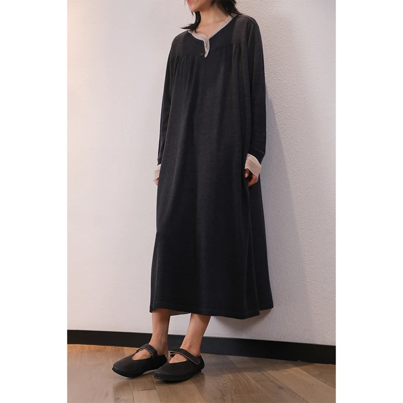 东雍 穿越时空的共鸣 精纺手工印黑压褶荷叶边宽松羊绒针织连衣裙