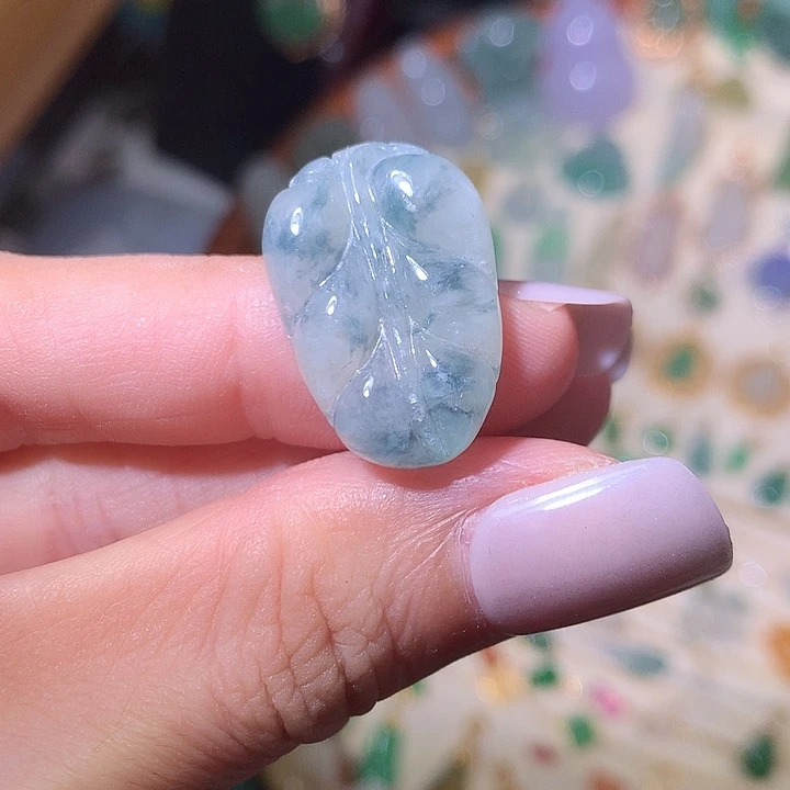 颈饰未镶嵌翡翠飘花树叶吊坠