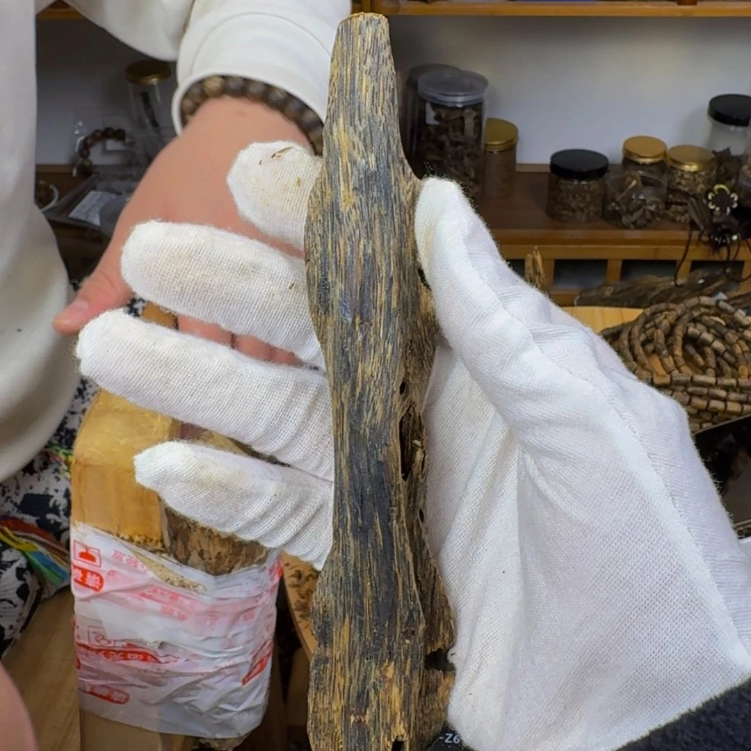 沉香沉香碎屑蓝宝石树心油虫漏香22克