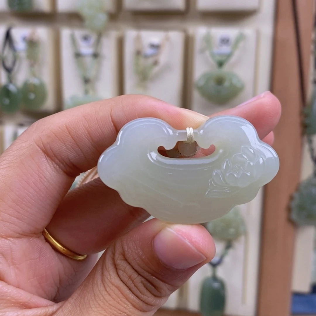 星****和田玉未镶嵌颈饰