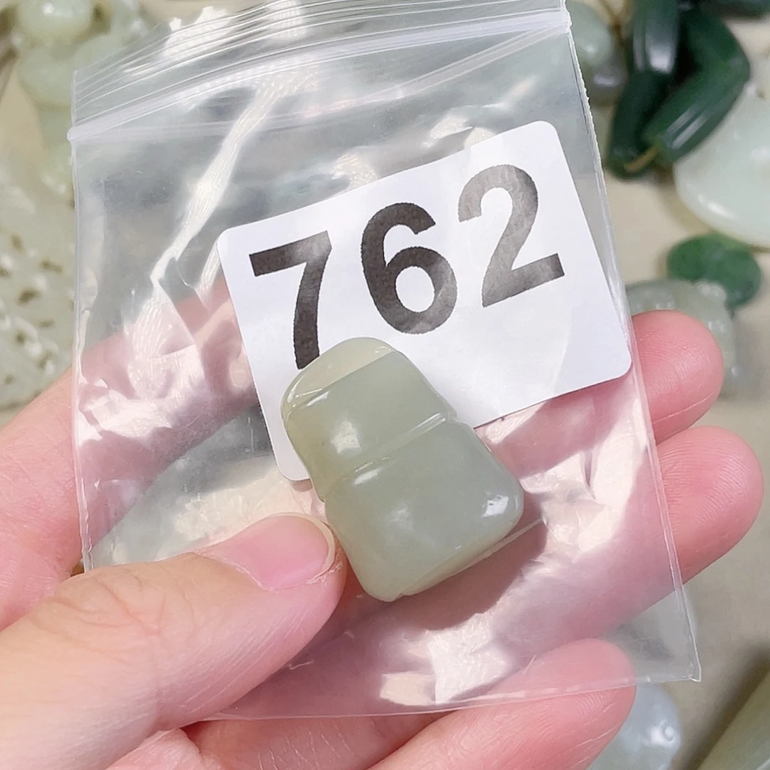 颈饰未镶嵌和田玉（糖玉）