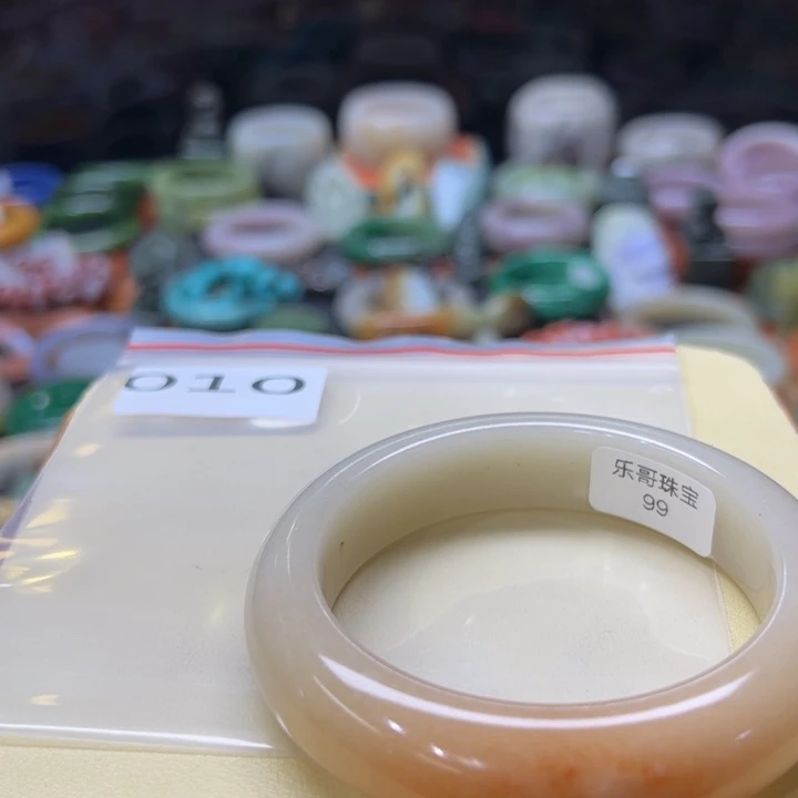 石英质玉手镯未镶嵌一****710