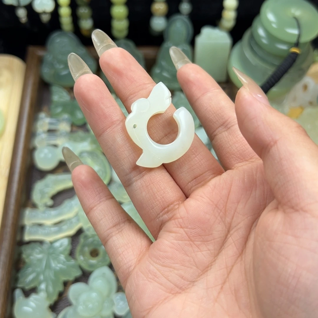 未镶嵌蛇纹石玉颈饰