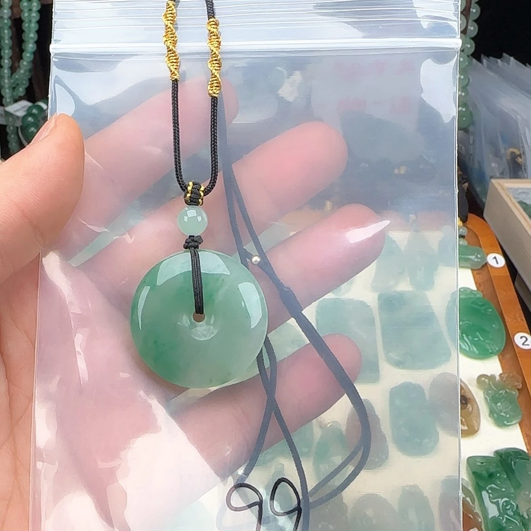 石英质玉颈饰未镶嵌