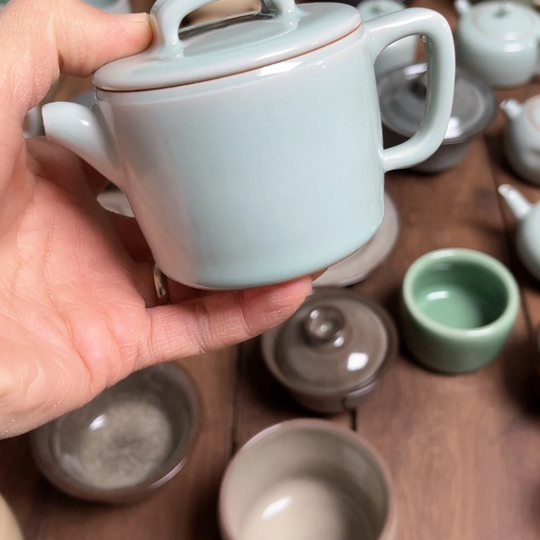 卫武粉青汉瓦茶壶