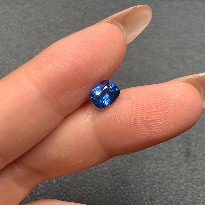 蓝宝石裸石1.62ct矢车菊蓝宝石裸石