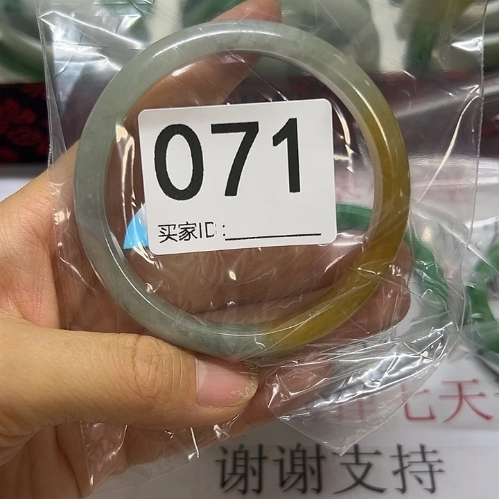 翡翠手镯未镶嵌女