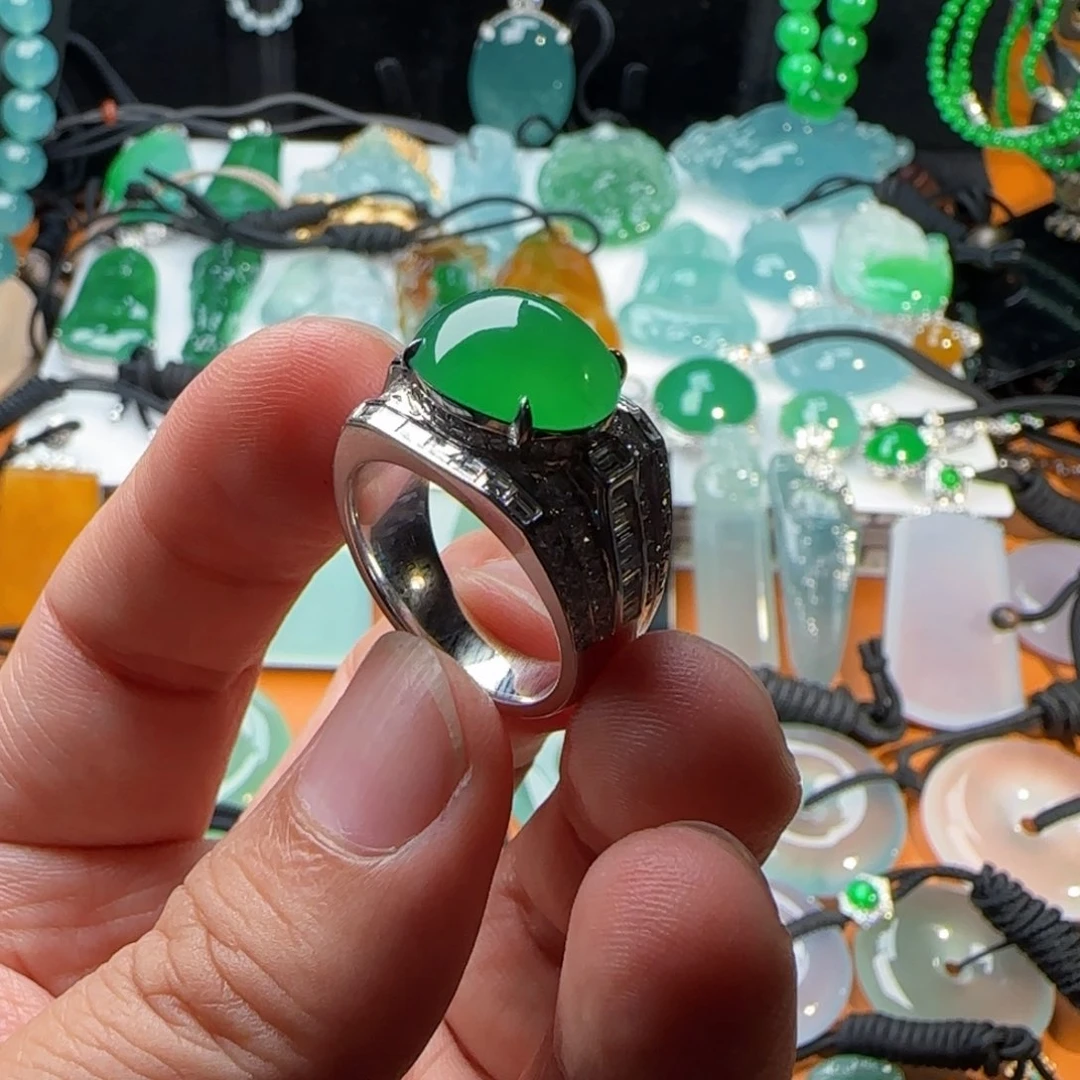翡翠戒指18K金镶嵌冰绿大戒指