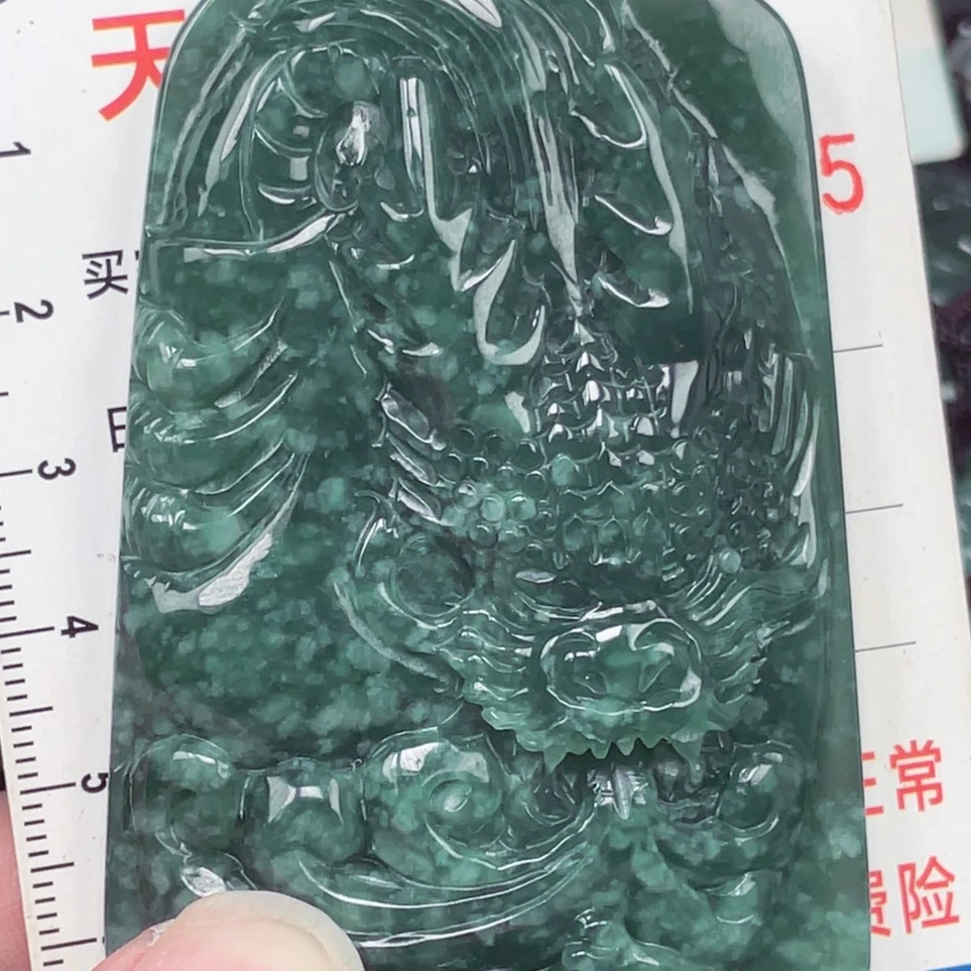 翡翠未镶嵌颈饰吊坠