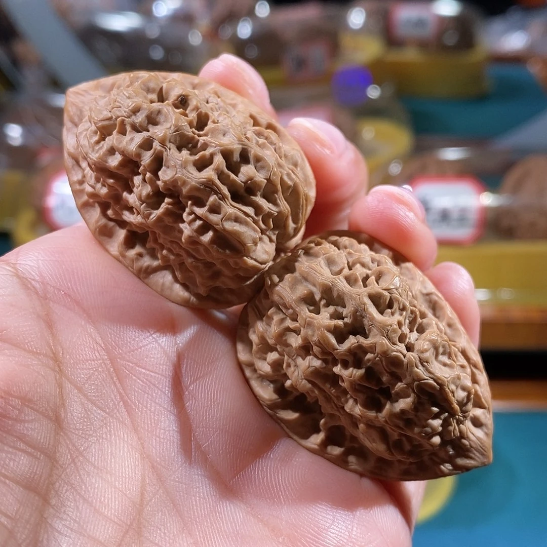 文玩核桃吊坠通天塔