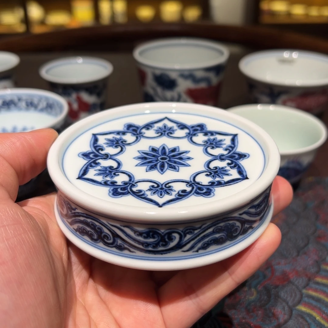 陶精品青花宝相纹盖置面径约8厘米