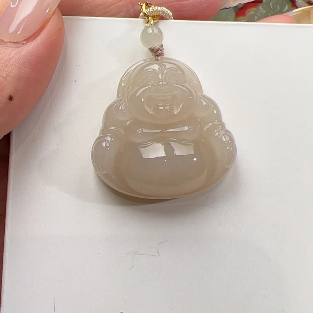 和田玉颈饰未镶嵌美**计