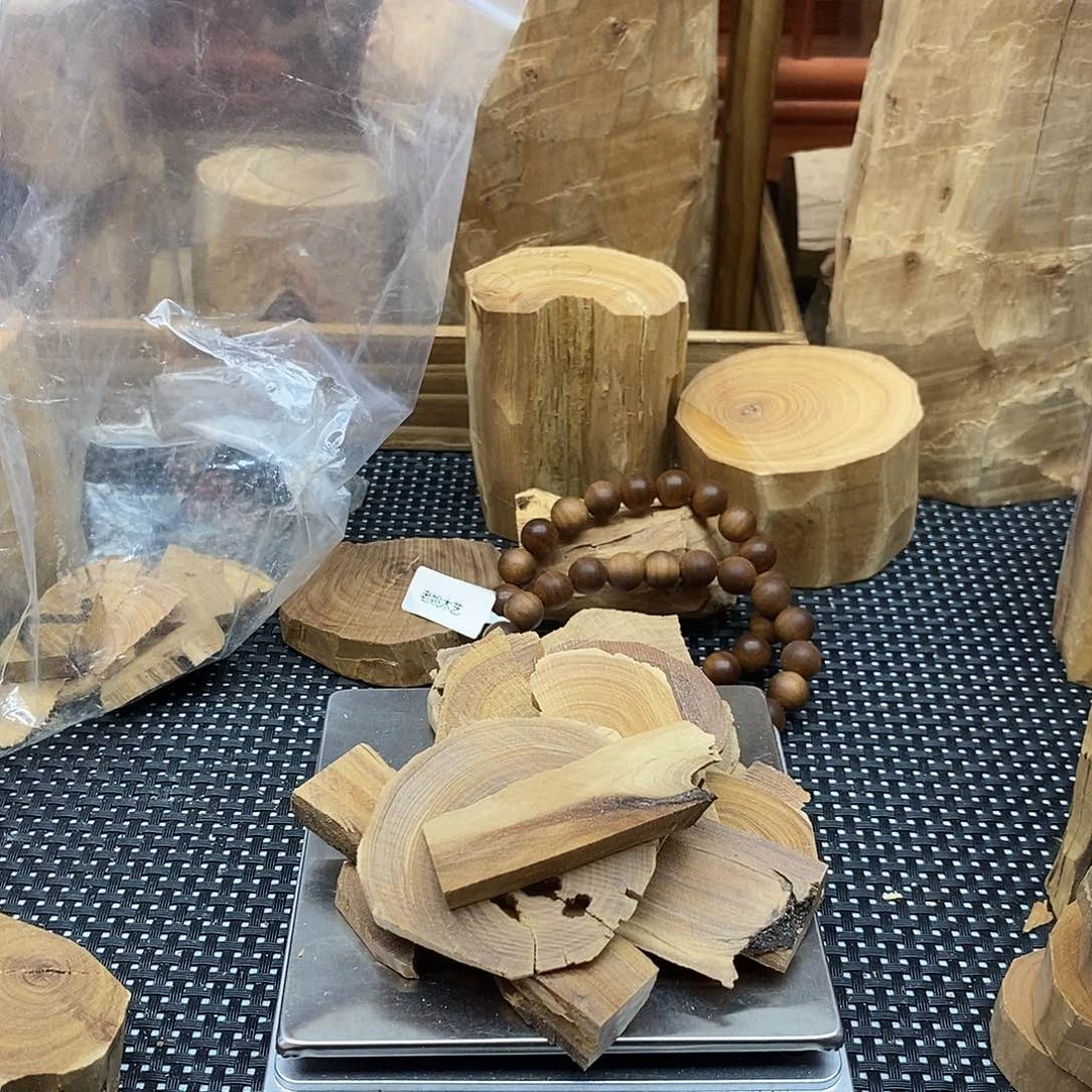 木春**了老山檀香木料碎料
