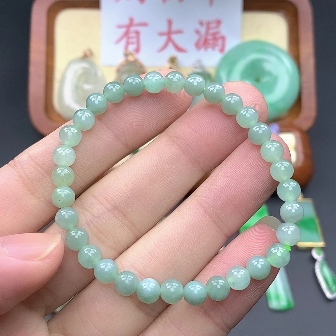 翡翠未镶嵌颈饰珠子