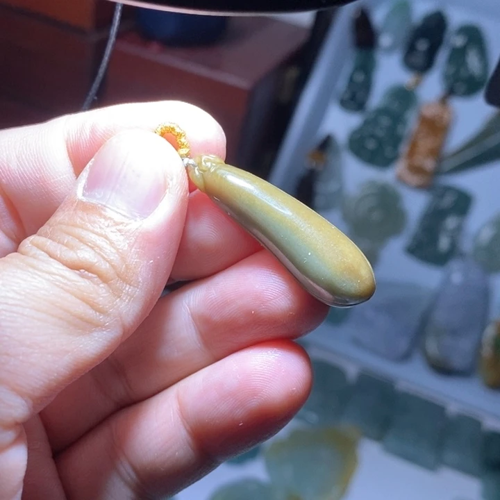 翡翠颈饰未镶嵌好