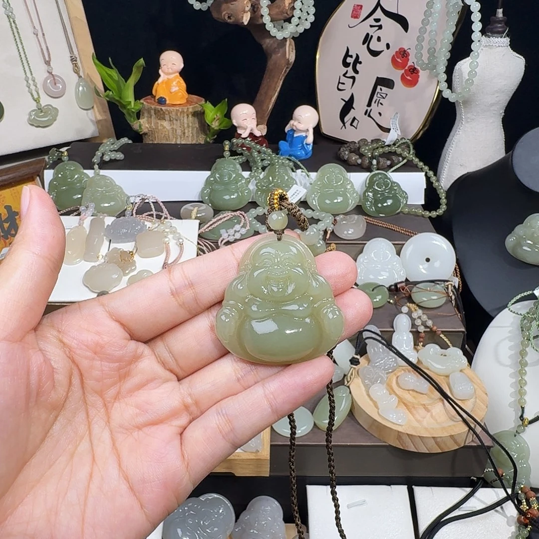 ****兮和田玉未镶嵌颈饰