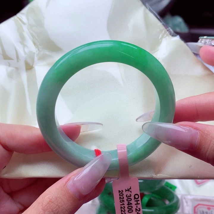 翡翠未镶嵌手镯翡翠