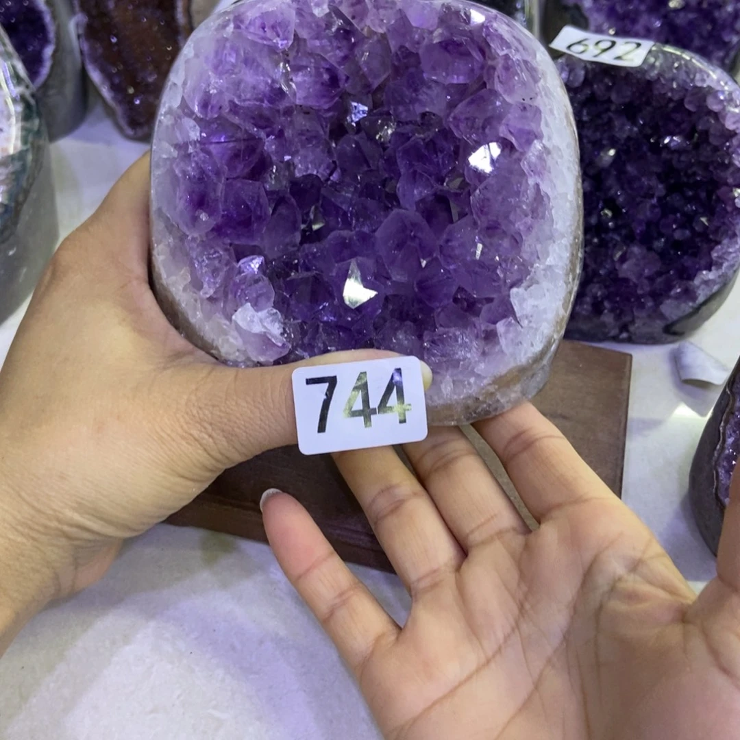 未镶嵌水晶大型摆件（非配饰）