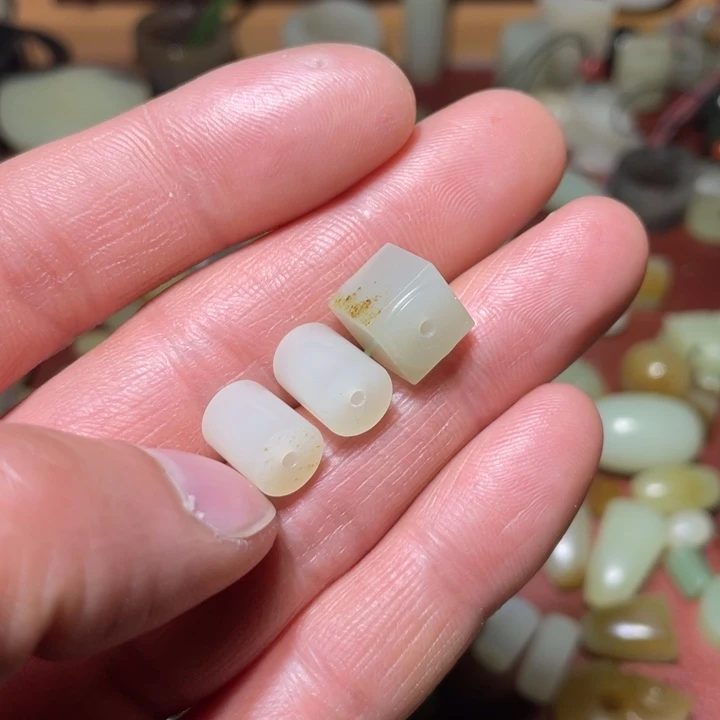 和田玉吊坠(不含链)未镶嵌L**。