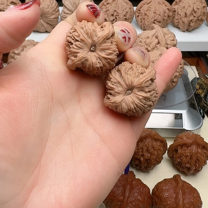 文玩核桃吊坠小***鱼33全品赵喜满高炮凹底南疆石手捻