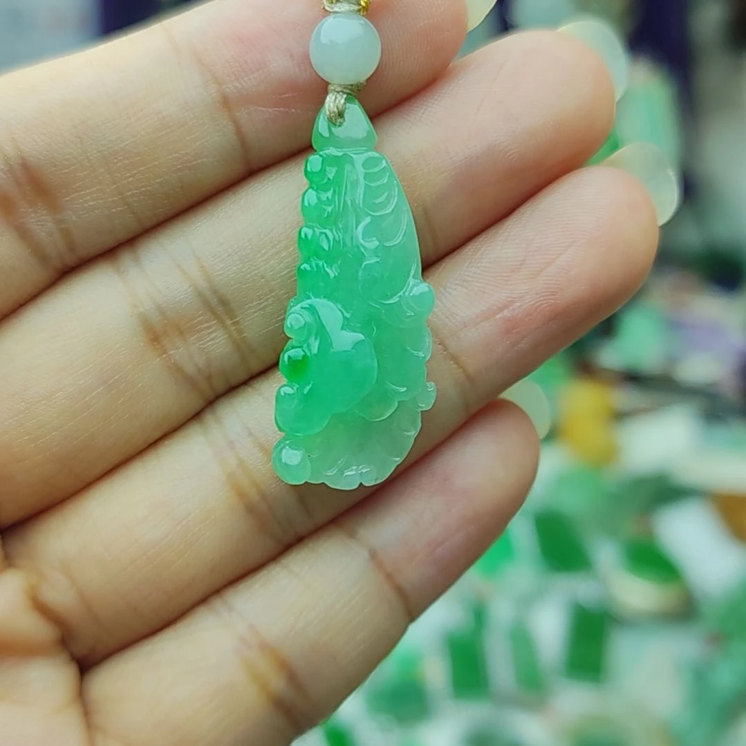 翡翠未镶嵌颈饰11