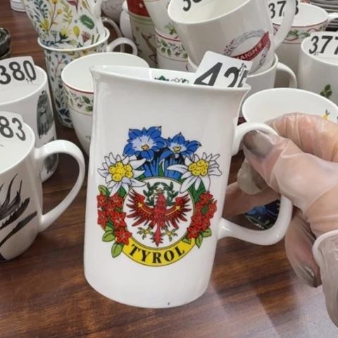 泥塑茶杯一只全品