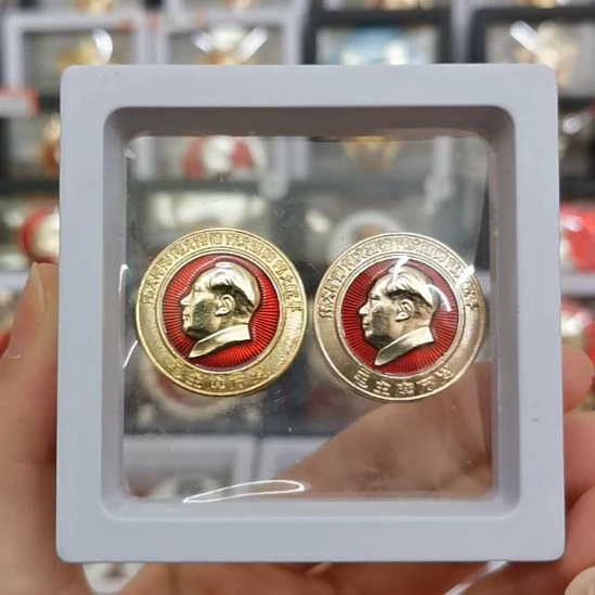 其他普通金属红色收藏纪念章2枚