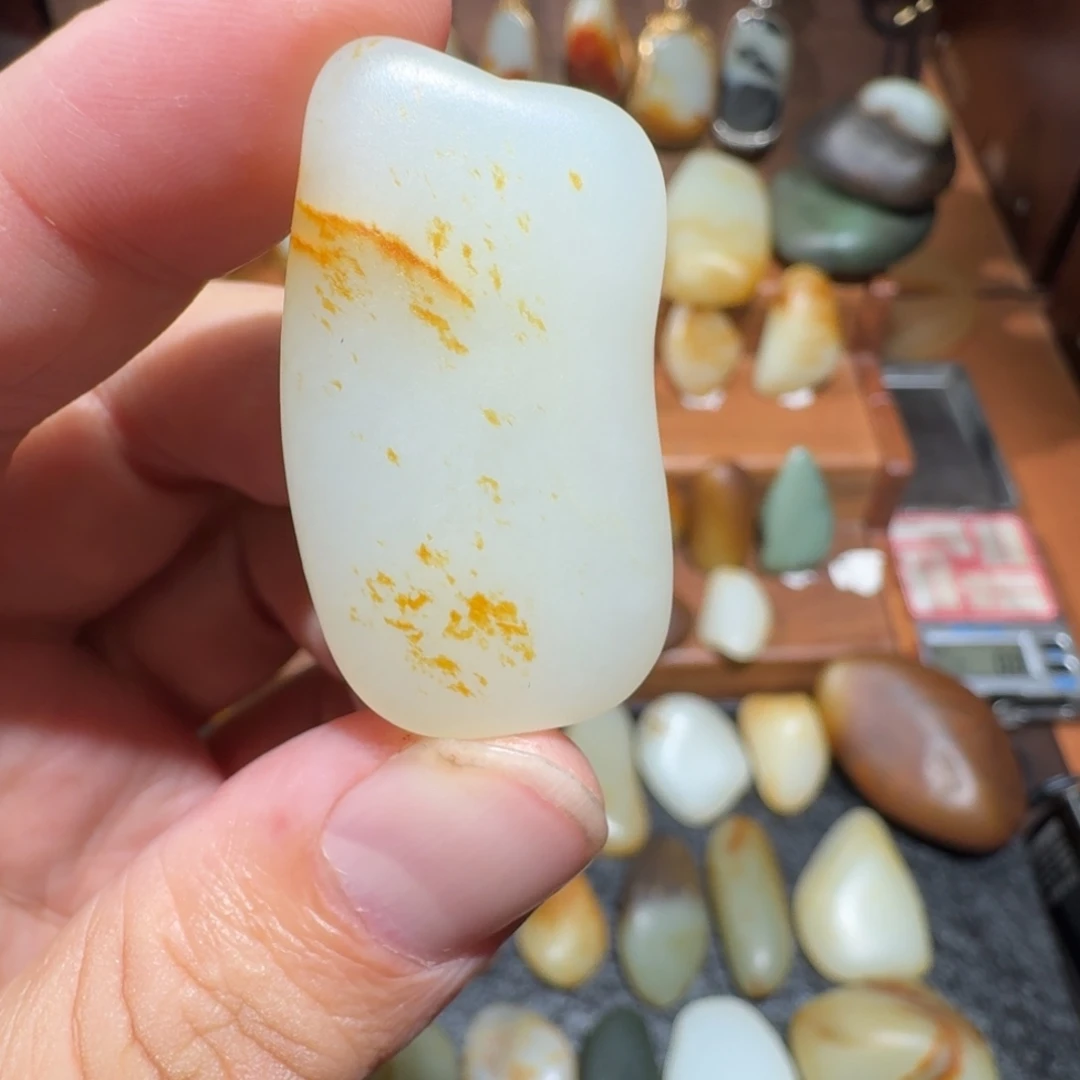 上***儿和田玉未镶嵌颈饰