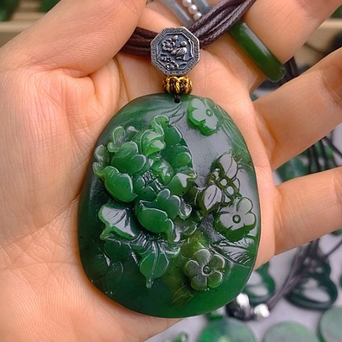 未镶嵌和田玉挂件江*花牌