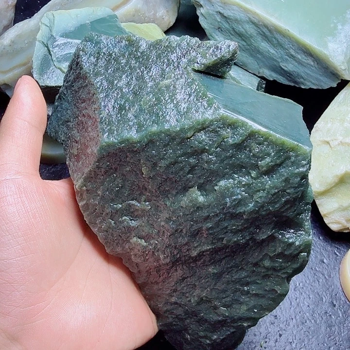 和田玉（糖玉）未镶嵌珠宝奇石