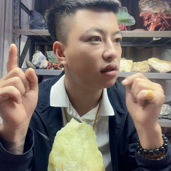 六***哥未镶嵌蛇纹石玉珠宝奇石3