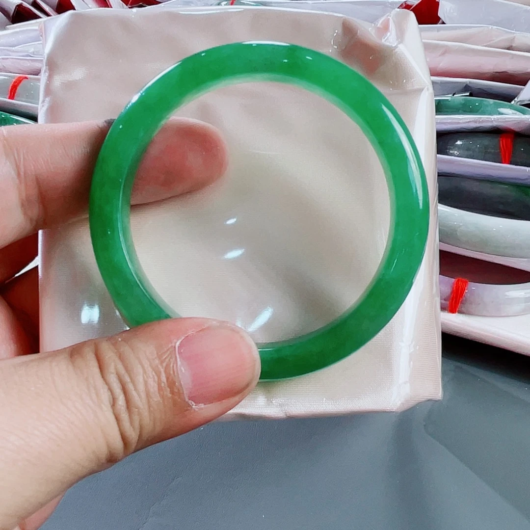 翡翠未镶嵌手镯福利有包容