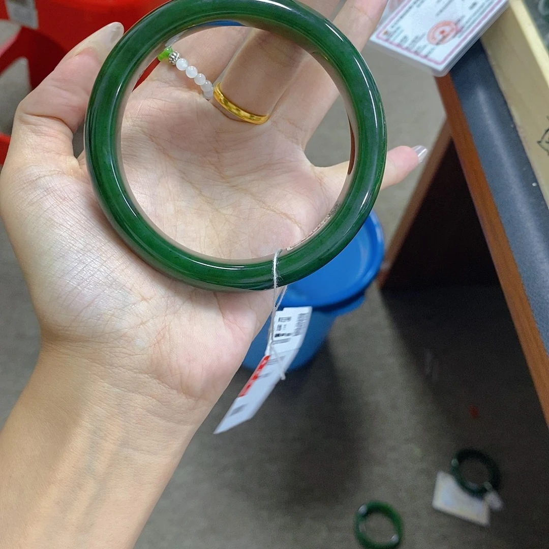 张***干未镶嵌手链和田玉