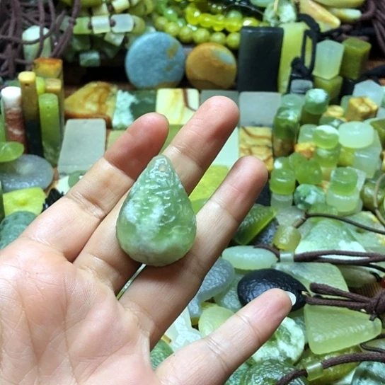 未镶嵌岫玉吊坠岫